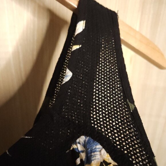 Doe & Rae Black Floral Flowy Tank Mesh Straps Medium - Picture 4 of 7